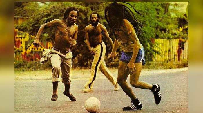 Comment un riddim reggae devient un hymne de football