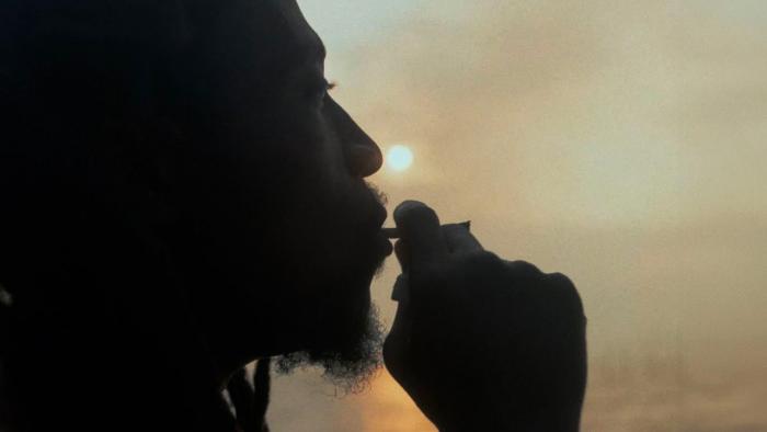 Bugle, Buju Banton et Damian Marley en trio sur 'Thank You Lord' 