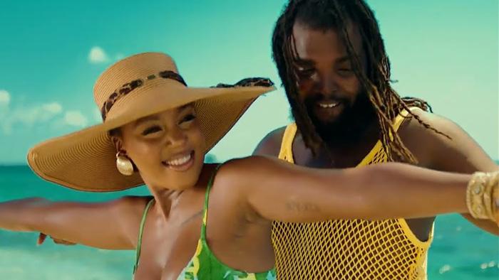 Yaksta clippe 'Pon Di Island' produit par Kabaka Pyramid