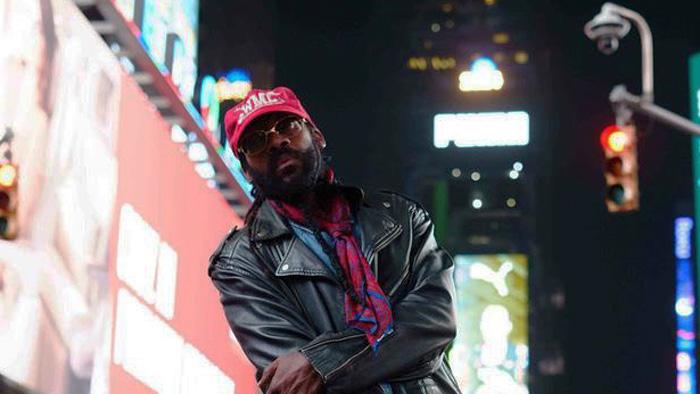 Tarrus Riley rend hommage aux femmes dans 'It's Showtime'